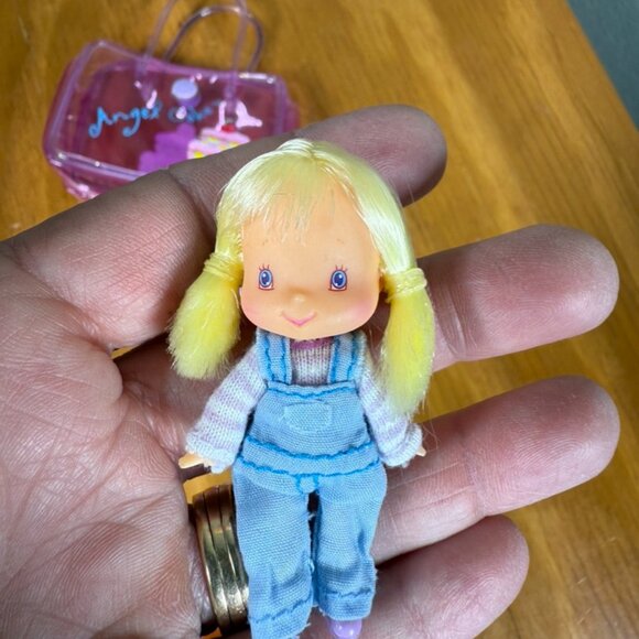 Strawberry Shortcake Angel Cake Doll and Case - Picture 3 of 6